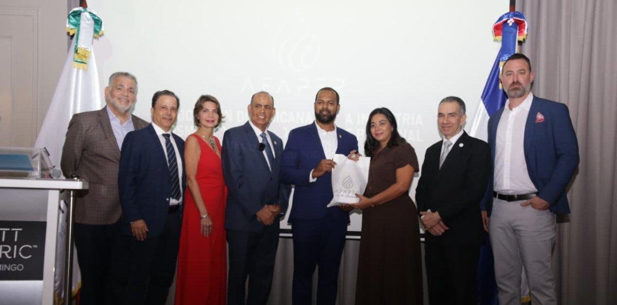 Industria cosmética y de cuidado personal traza su agenda 2026 en encuentro institucional