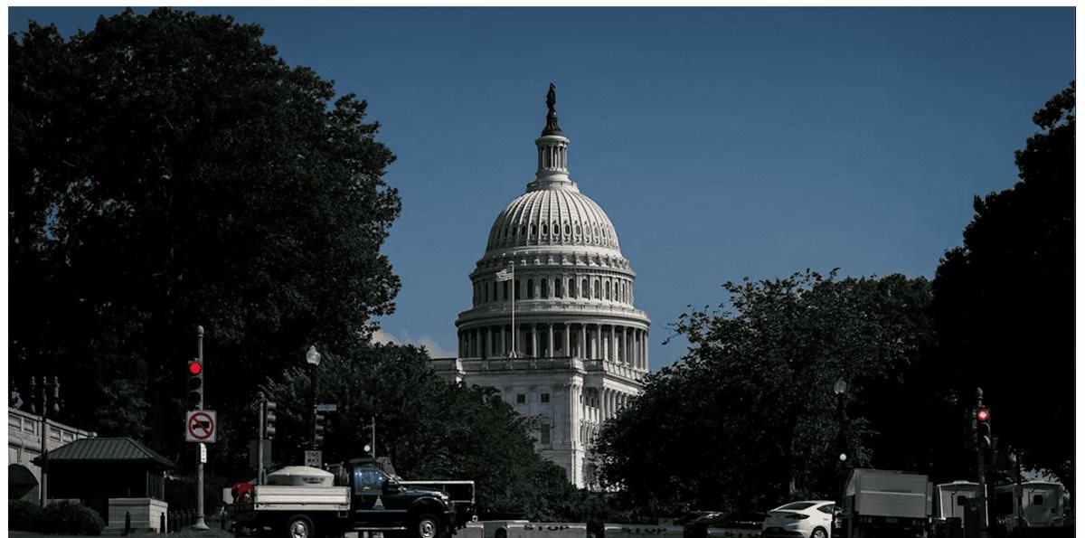 Republicanos divididos sobre financiamiento de operaciones migratorias de Trump