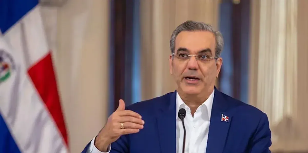 Dan 48.7 % de favorabilidad al presidente Luis Abinader