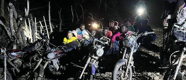 Detienen a dos dominicanos, incluido un menor de edad, por tráfico de haitianos indocumentados