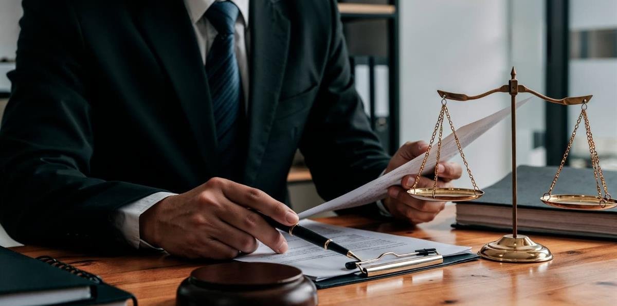 El Derecho que estudiamos y el Derecho que vivimos