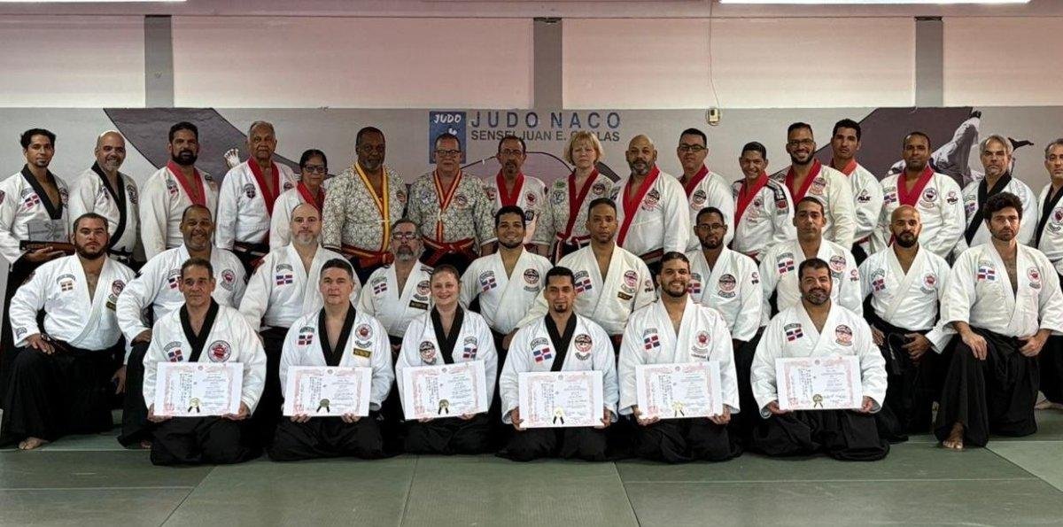 Dojo Bella Vista celebra graduación de atletas