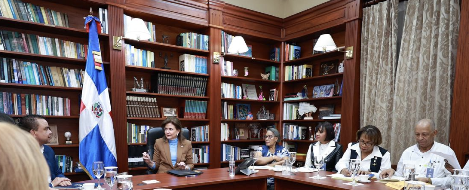 Gabinete de Salud escucha demandas de enfermeras