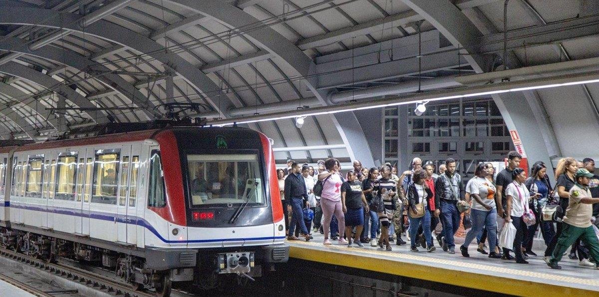 De Pablo Adón Guzmán a Pedro Martínez: Las figuras que nombran las estaciones de la Línea 2C del Metro