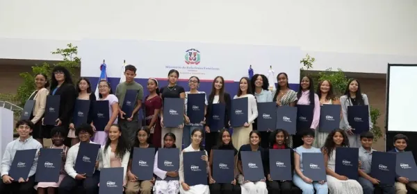 INDEX reconoce la excelencia académica 30 jóvenes diáspora