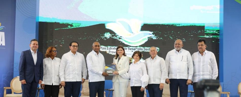 Presentan en Baní "Plan de Desarrollo Sostenible de la Provincia Peravia 2025-2055"