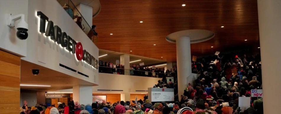 NBA pospone duelo de Timberwolves y Warriors en Minneapolis tras tiroteo fatal