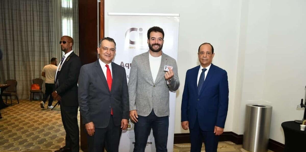 JCE entrega nueva cédula al equipo del Clásico Mundial de Béisbol