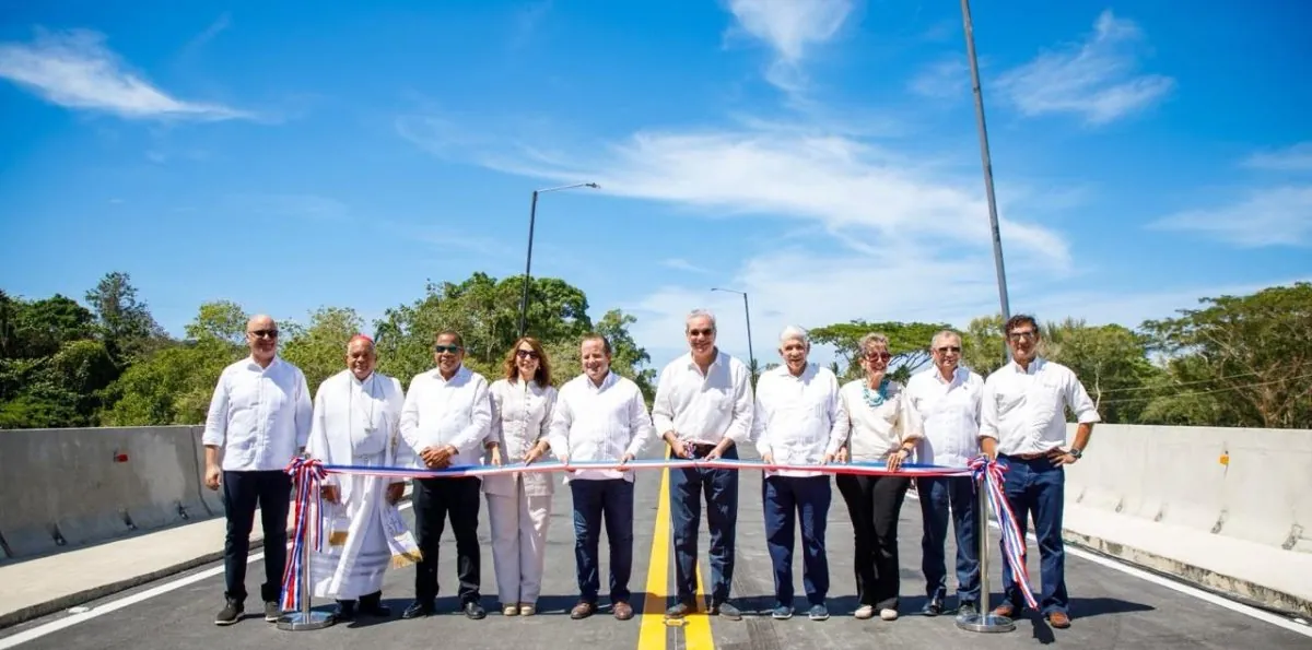 Presidente Abinader inaugura nuevo puente sobre el río Camú