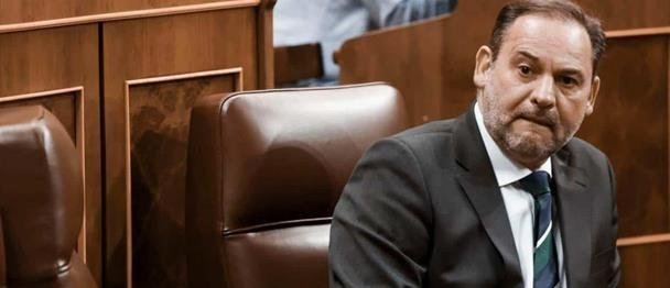 El exministro español en prisión por una trama corrupta renuncia a su cargo de diputado