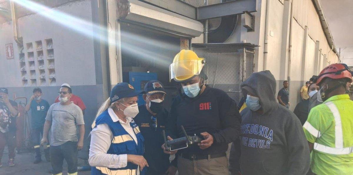 En fotos y videos: incendio de gran magnitud afecta empresa de plásticos en San Cristóbal