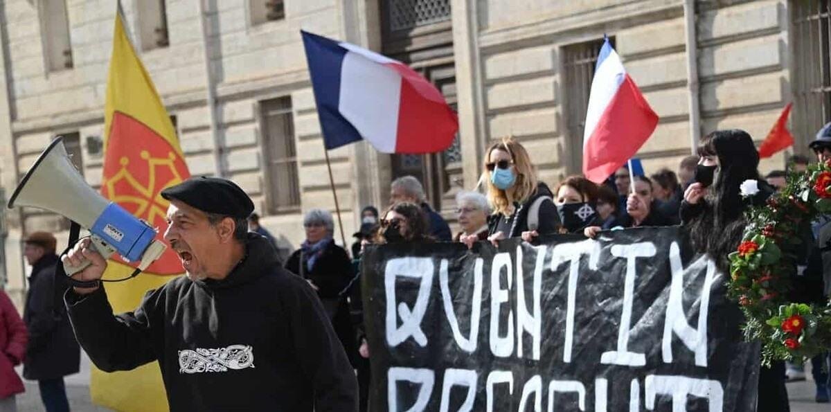 La paliza mortal a un activista de extrema derecha sacude política francesa