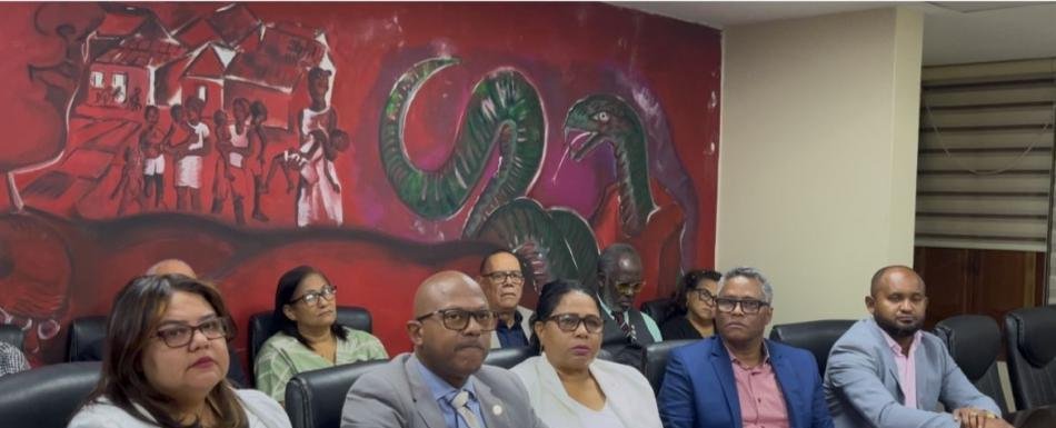 "No somos delincuentes, somos médicos", CMD se queja por atropello policial en el Robert Reid