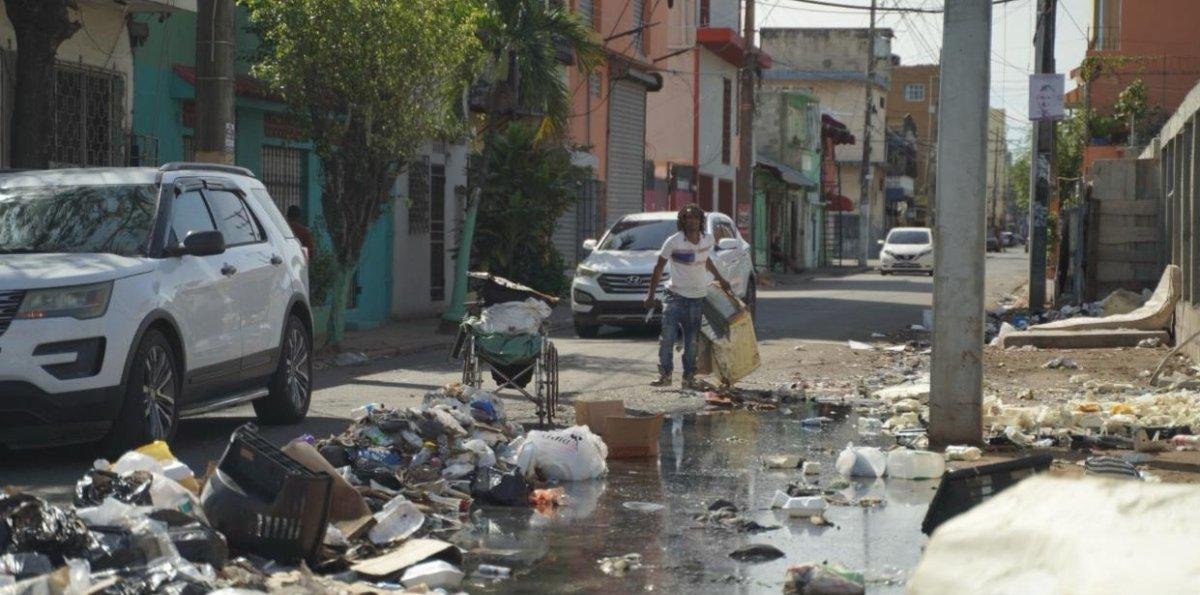 Falta de contenedores agrava crisis de basura