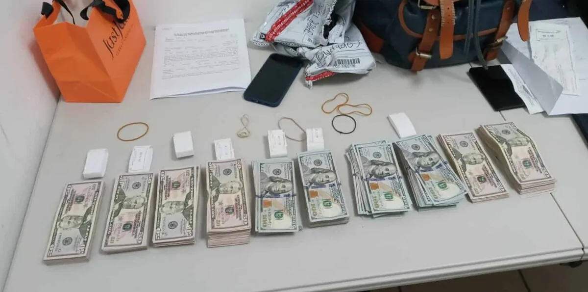 Dos pasajeros tratan de introducir al país más de 76 mil dólares por el Aeropuerto del Cibao