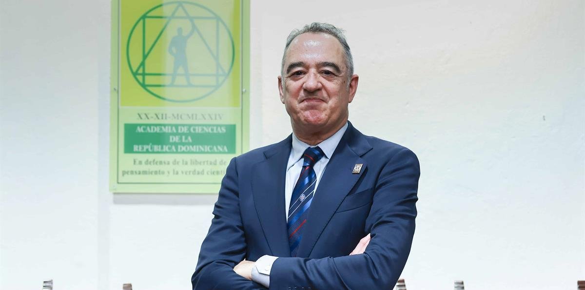 Experto español afirma que la emblemática canción "Por amor" tiene otro autor