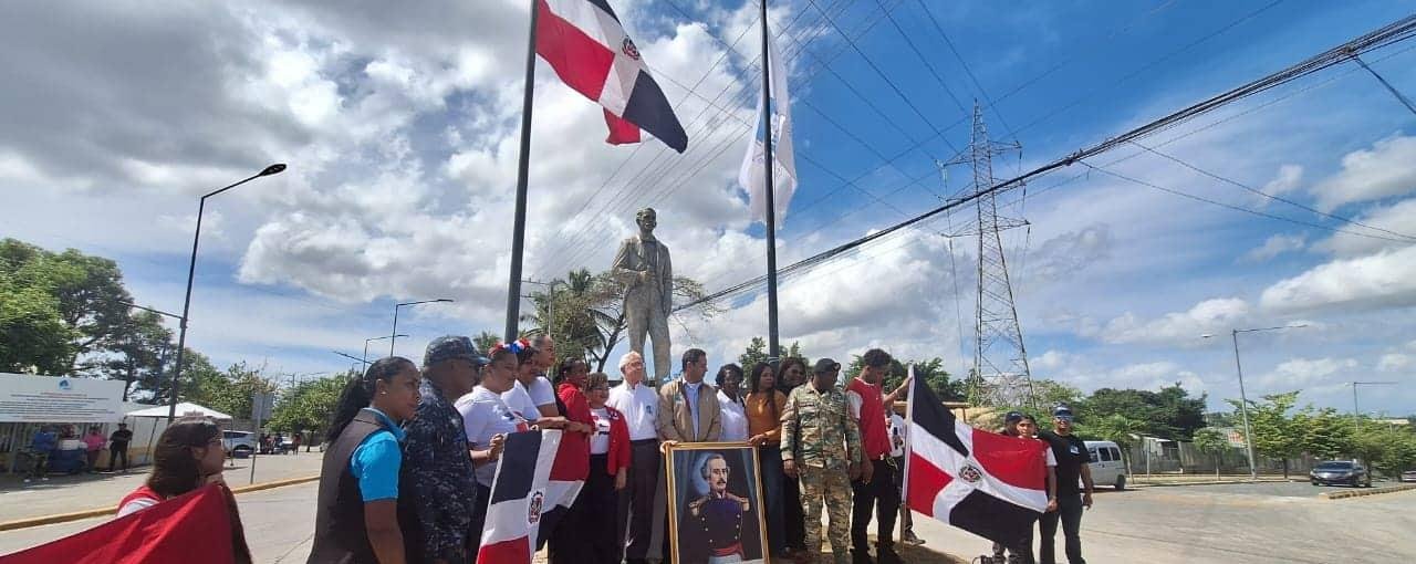 Honran a Juan Pablo Duarte con escultura en La Nueva Barquita