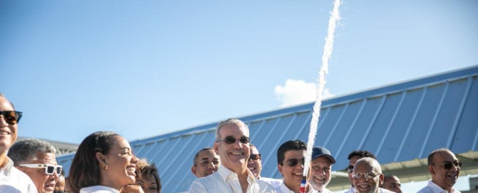 Abinader agota extensa agenda de trabajo el fin de semana