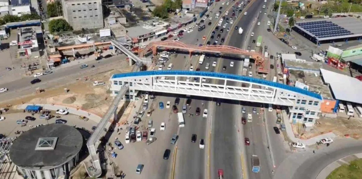 Gobierno informa desvíos por retiro puente peatonal en el Km. 9 de la Duarte la noche del domingo