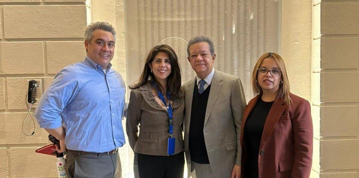 Leonel Fernández se reúne con autoridades de la Escuela de Periodismo de la Universidad de Columbia