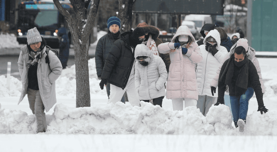 El noreste de Estados Unidos enfrenta otra nevada mientras se recupera de tormenta invernal