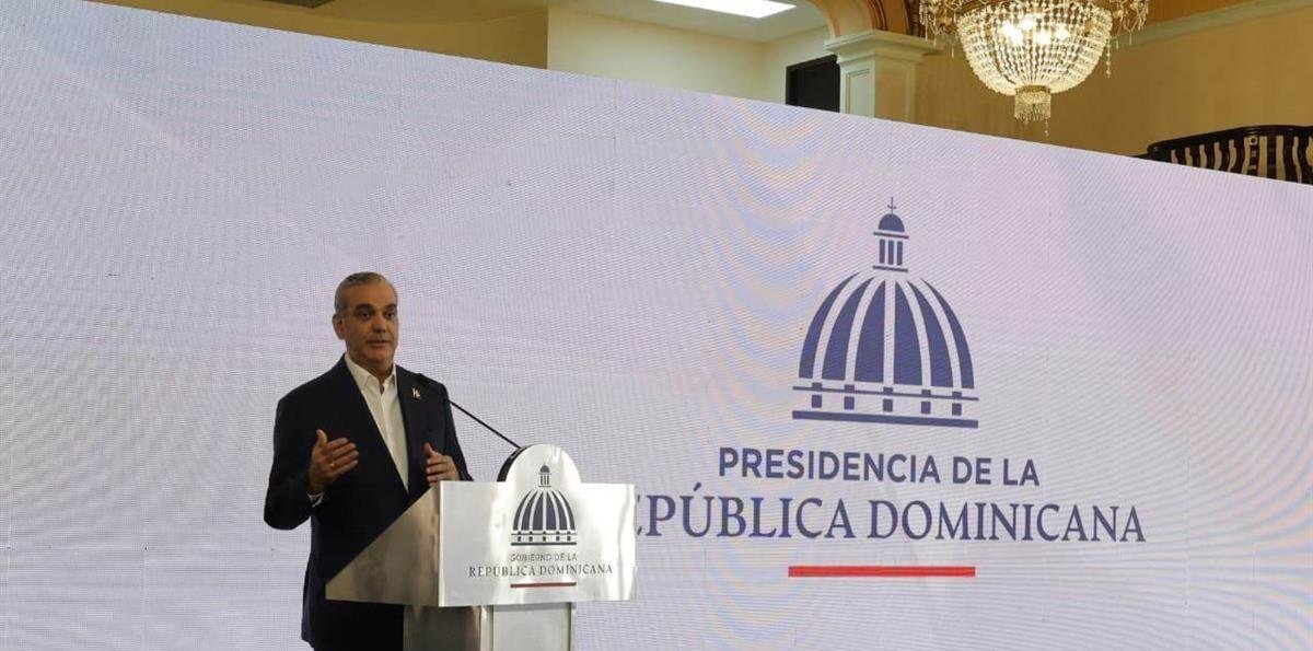 El presidente Luis Abinader afirma que el Metro es seguro y será el primero en probarlo