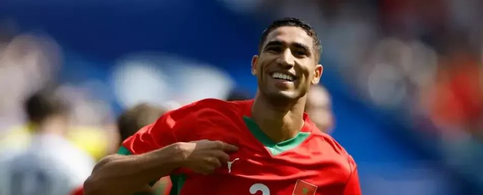 Futbolista del PSG Achraf Hakimi será juzgado en Francia por violación