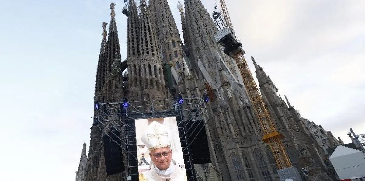 Papa bendice Torre de Jesús Barcelona