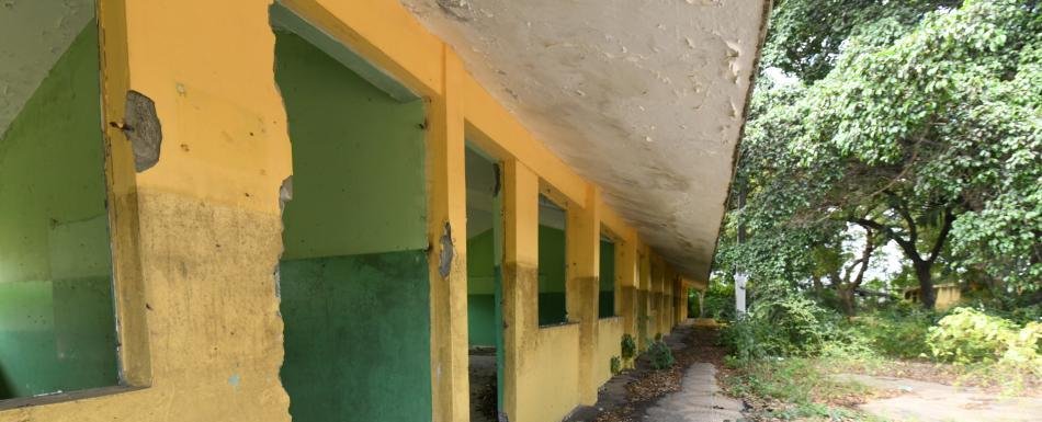 Vandalizan escuela abandonada en la urbanización Villa Tropicalia