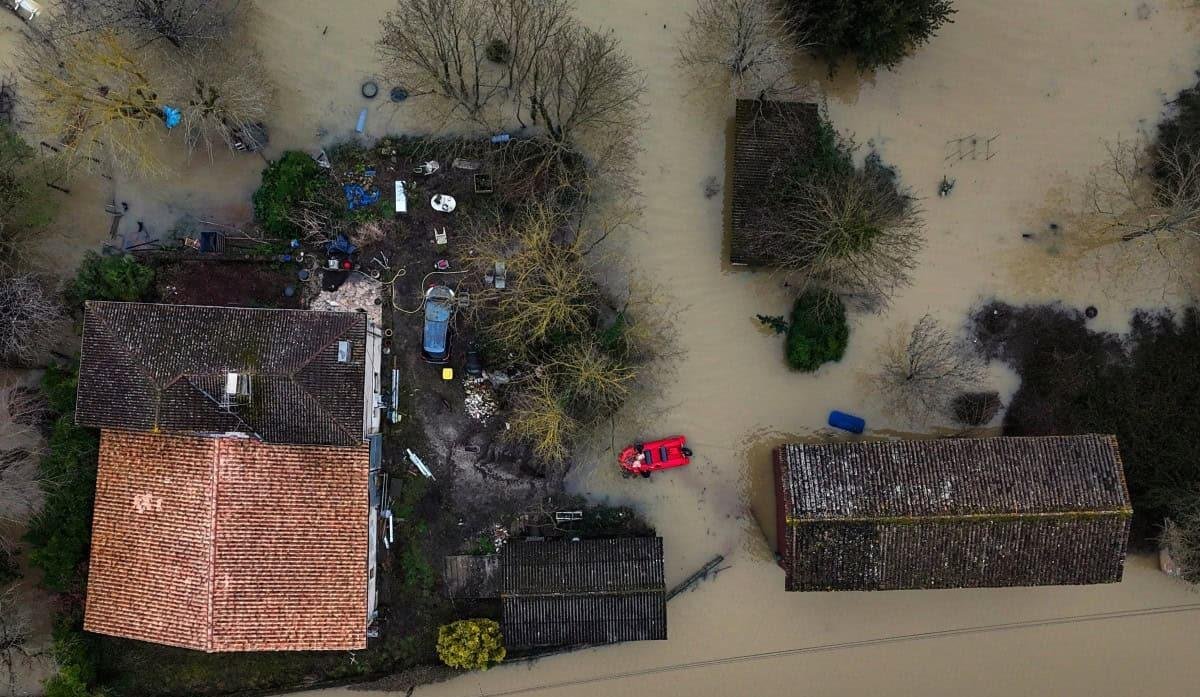 Francia registra récord de 35 días consecutivos de lluvia