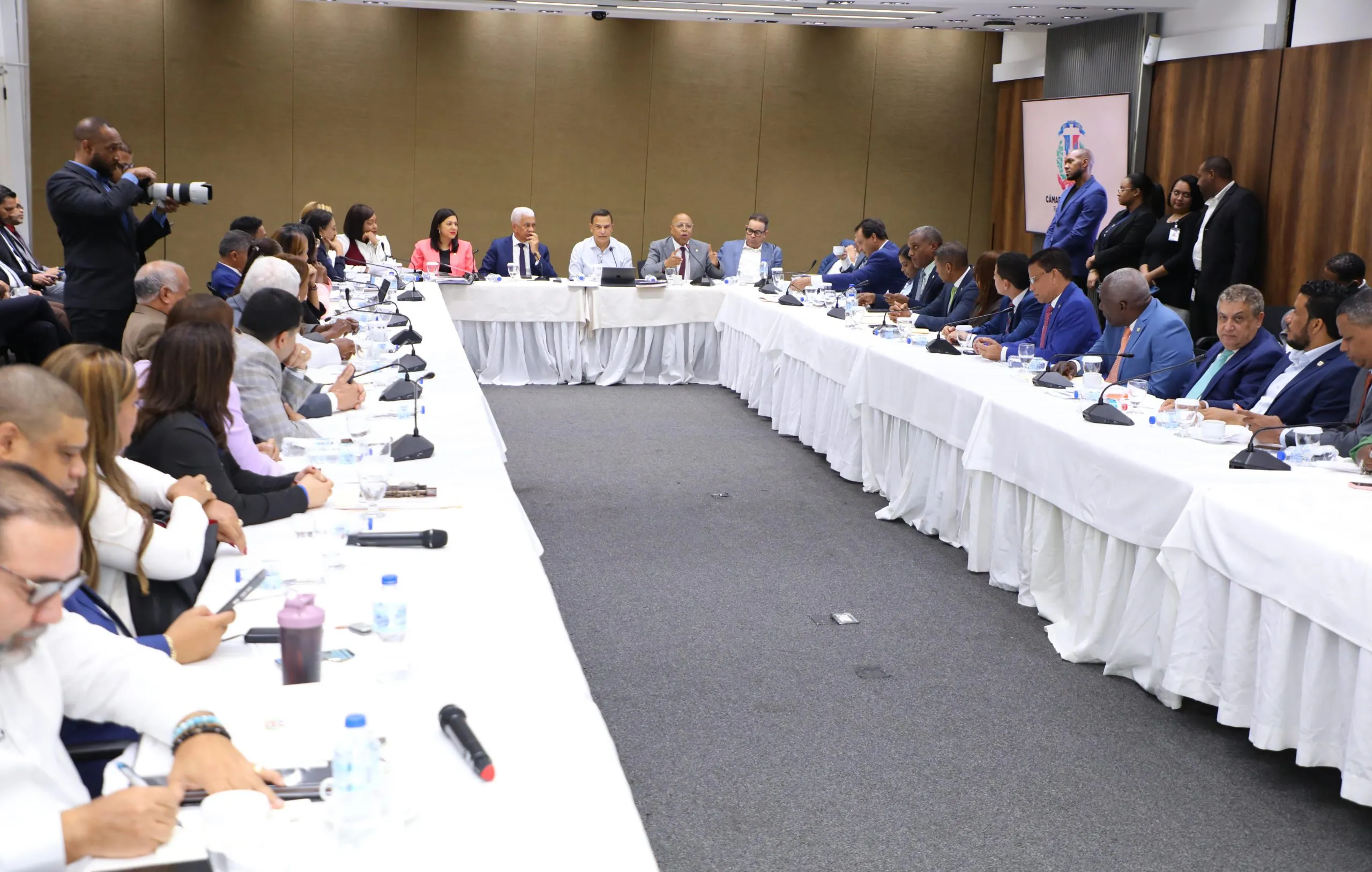 Diputados conocen este sábado informe sobre Código Penal