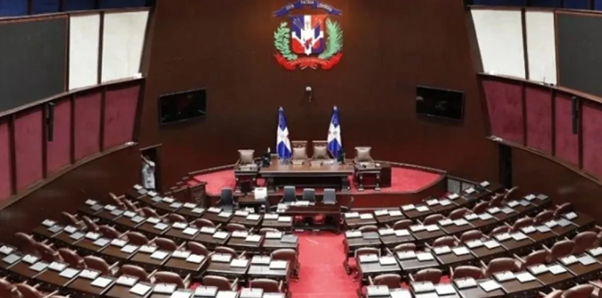 Diputados dejan el hemiciclo en apoyo a Milly Martínez