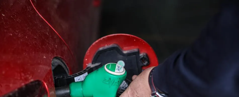 Gasolinas mantendrán sus precios, anuncia Industria y Comercio