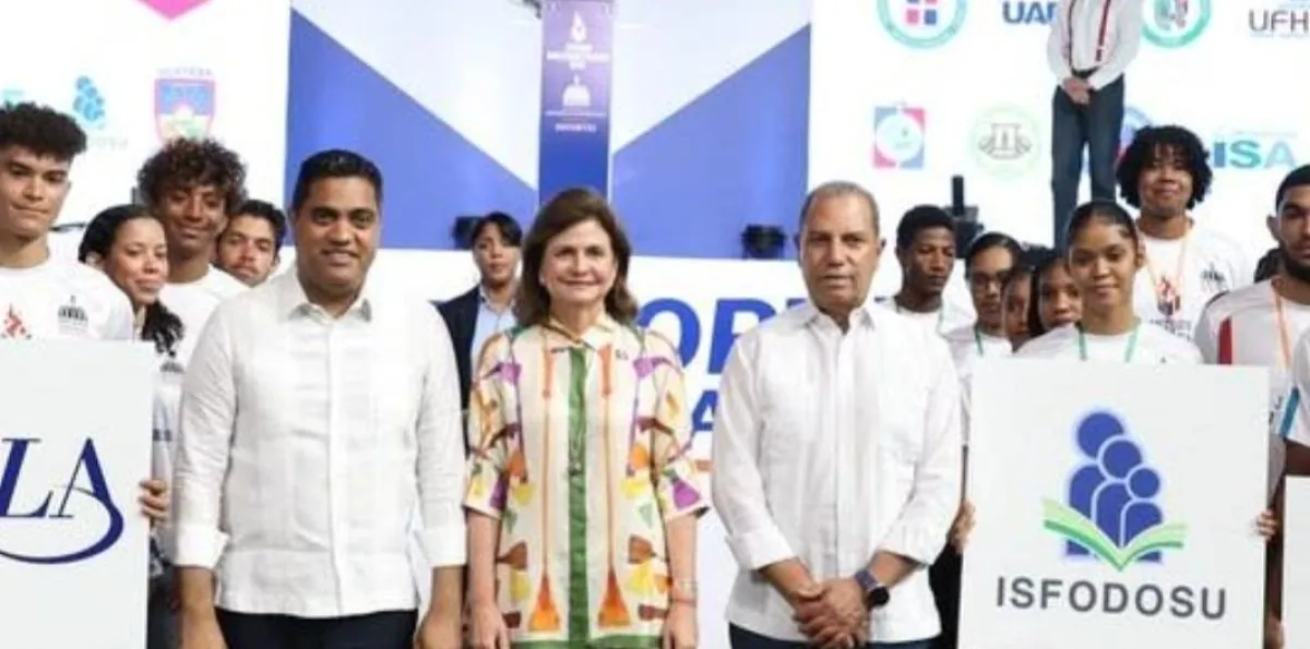 “Nunca abandonen los estudios” Raquel y Kelvin inauguran juegos universitarios