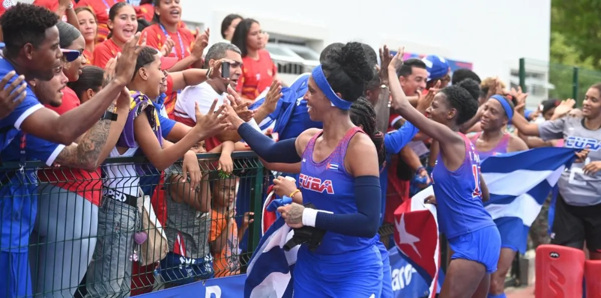 Cuba corona con el oro en hockey femenino