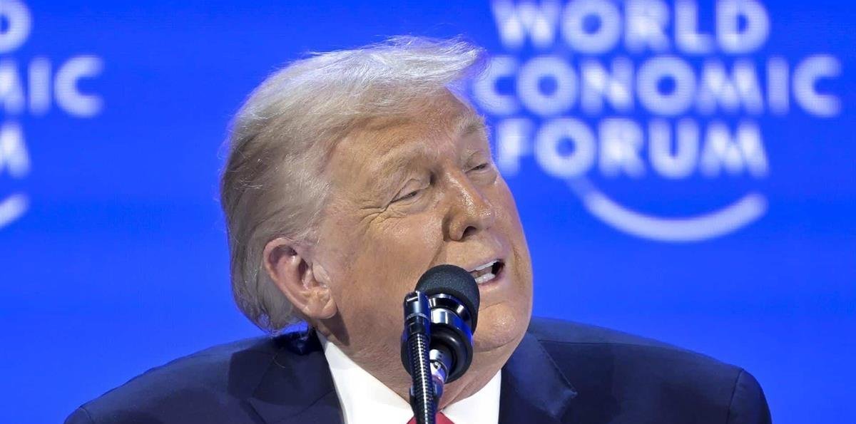 Trump defiende aranceles, desprecia a aliados y dice que EE. UU. "mantiene el mundo a flote"