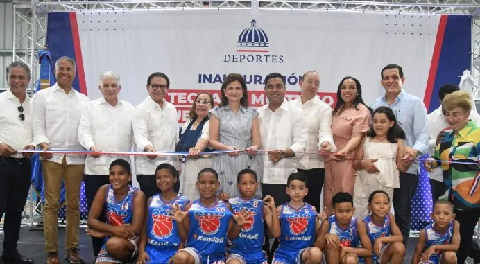 Gobierno entrega techado del Club CDP municipio de Santiago