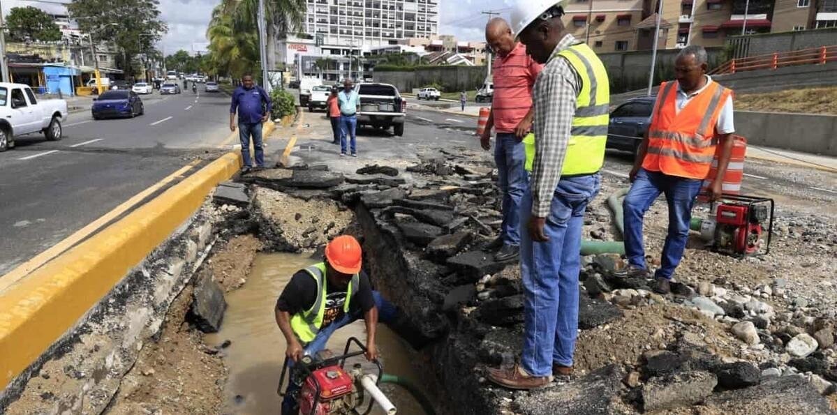 Caasd trabaja en tres averías que afectan al Gran Santo Domingo desde hace una semana