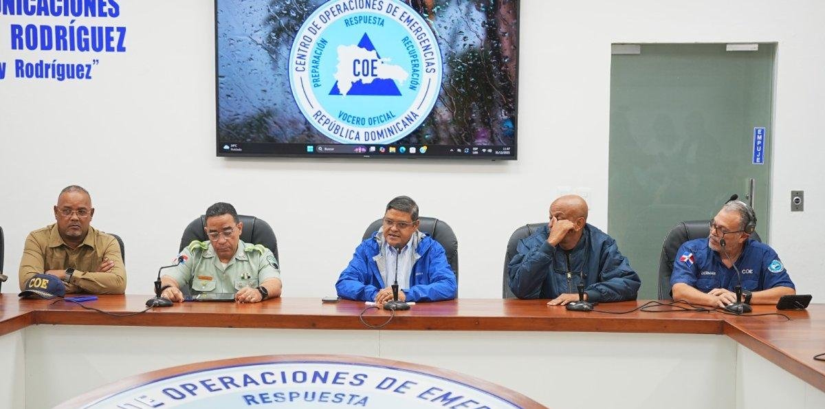 COE amplía alerta verde en 10 provincias por efectos de vaguada y sistema frontal