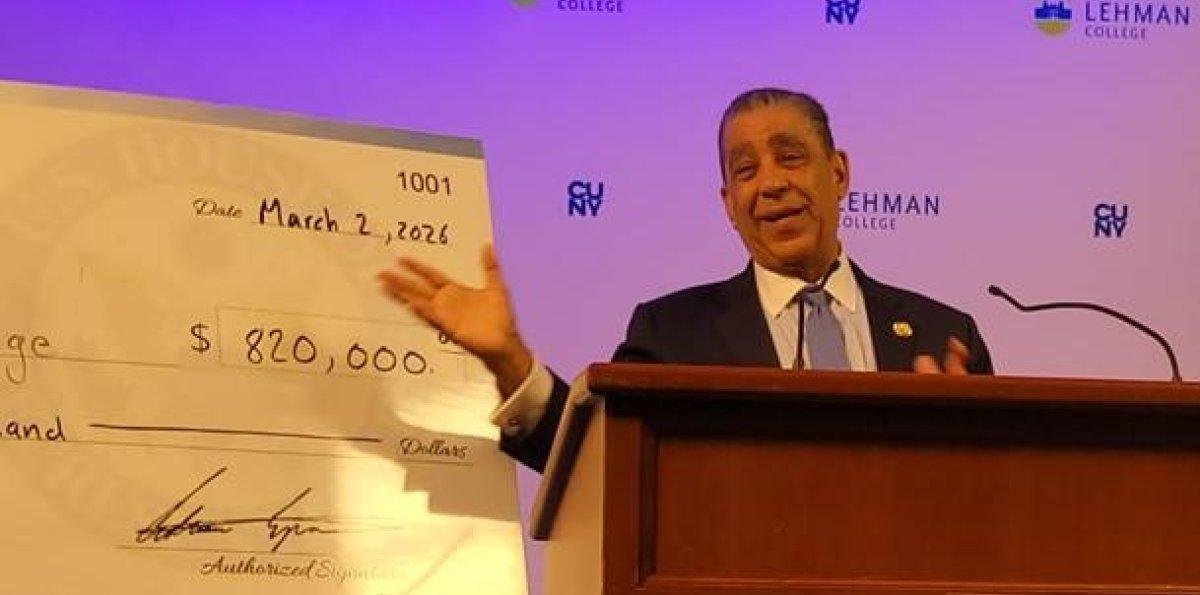 Congresista entrega US$820 mil a Universidad en El Bronx con 12,894 estudiantes