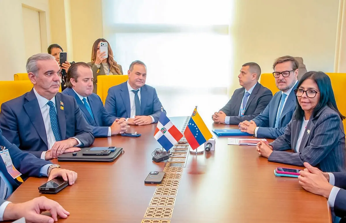 Abinader negocia compra de combustibles a Venezuela