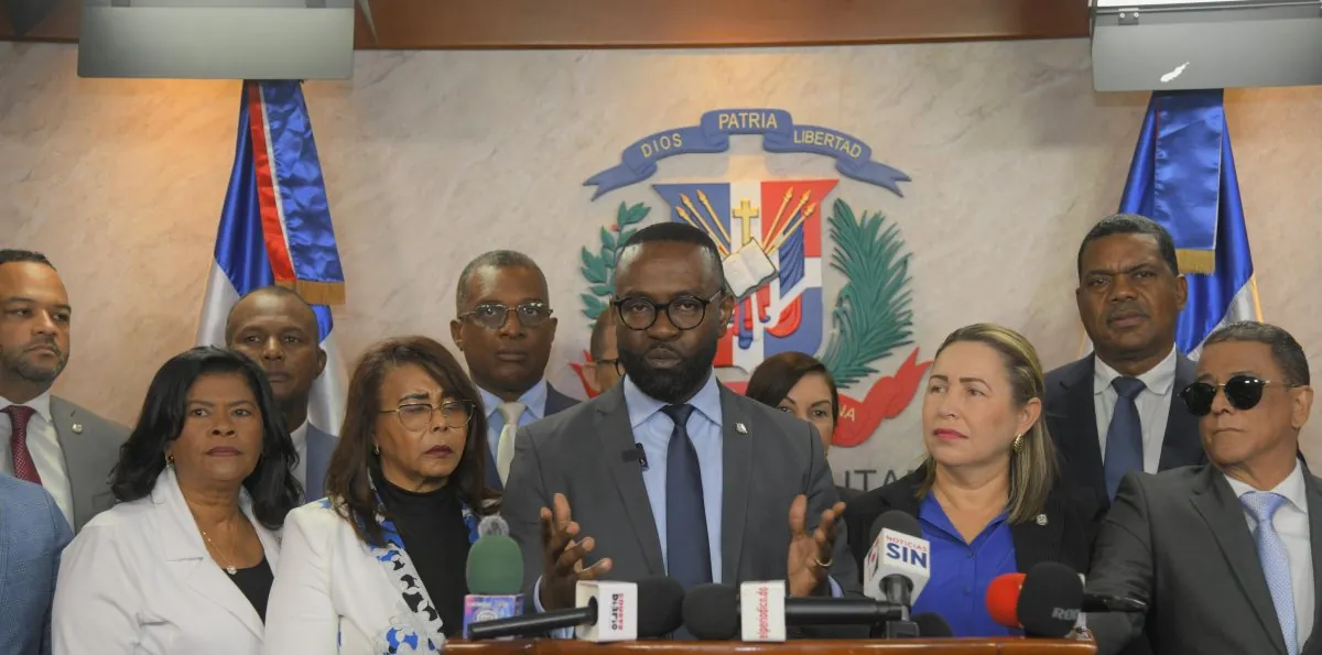 Arresto nocturno y restricciones civiles para deudores de pensión alimentaria en RD