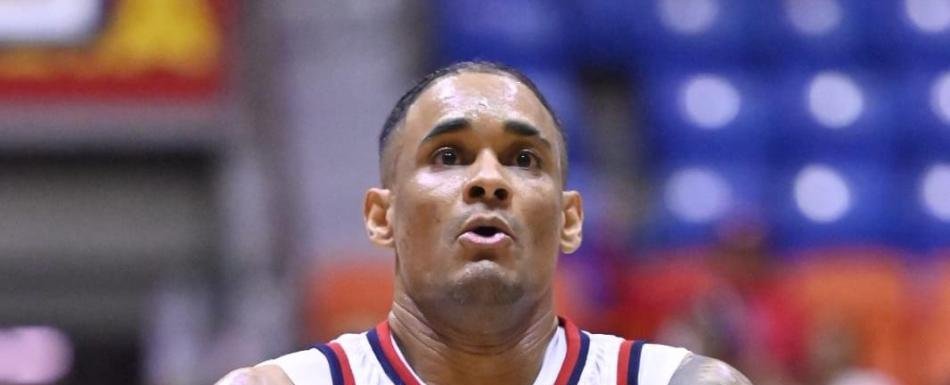 Víctor Liz lidera el triunfo de Pueblo Nuevo en el superior de Santiago