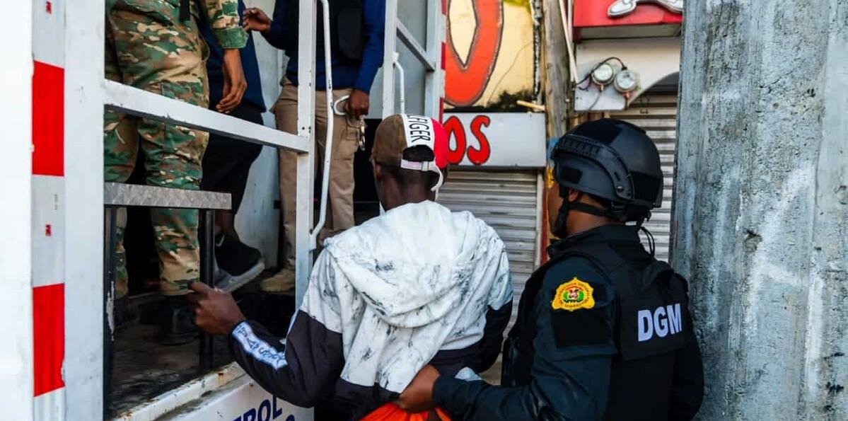 Más de 450 haitianos detenidos en operativo tras crimen que sacudió el sector Los Mina