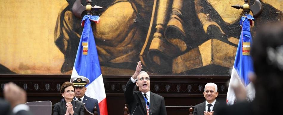 Abinader señala a Senasa y promete recuperar cada peso robado: En este gobierno no hay intocables