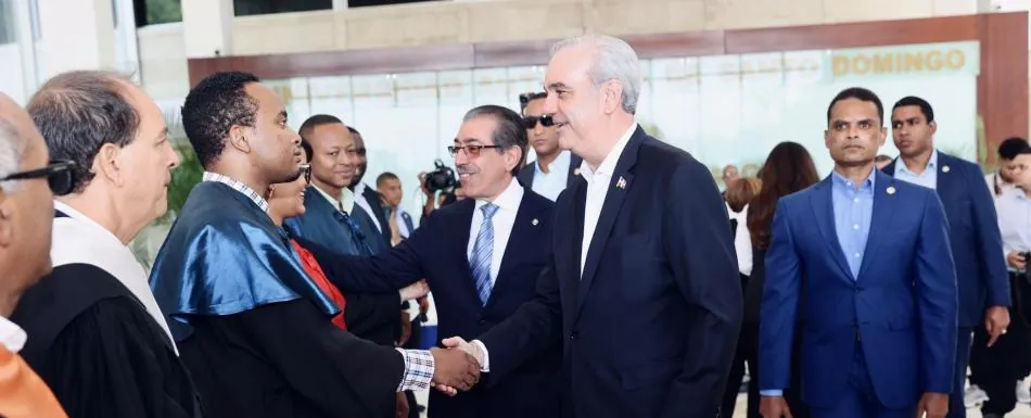 Abinader encabeza graduación de maestría en Gestión Pública y Gobernanza