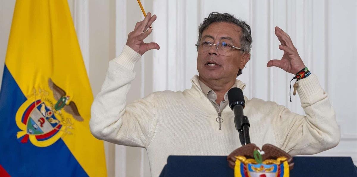 Presidente Petro compara su desempeño "en la cama" con los éxitos de su Gobierno