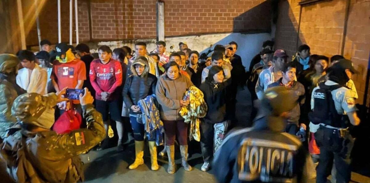 Policía de Ecuador rescata en una mina a 49 personas secuestradas por narcos