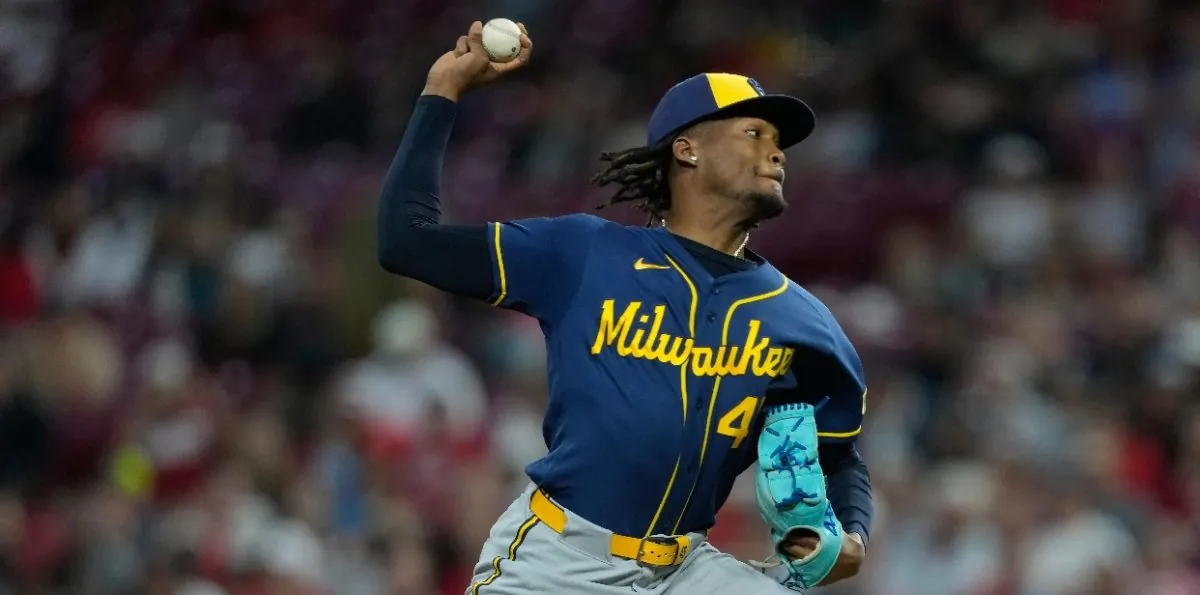 Cerveceros pegan primero a Dodgers en inicio de serie