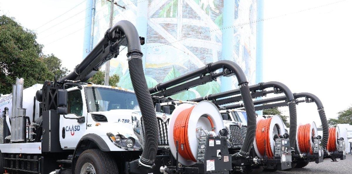 CAASD suma otros cuatro camiones para superar problemas sanitarios